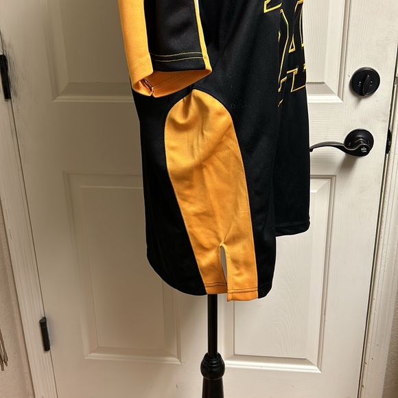 LA Lakers Kobe Bryant #24 Black and Gold Jersey, Medium - Picture 3 of 9